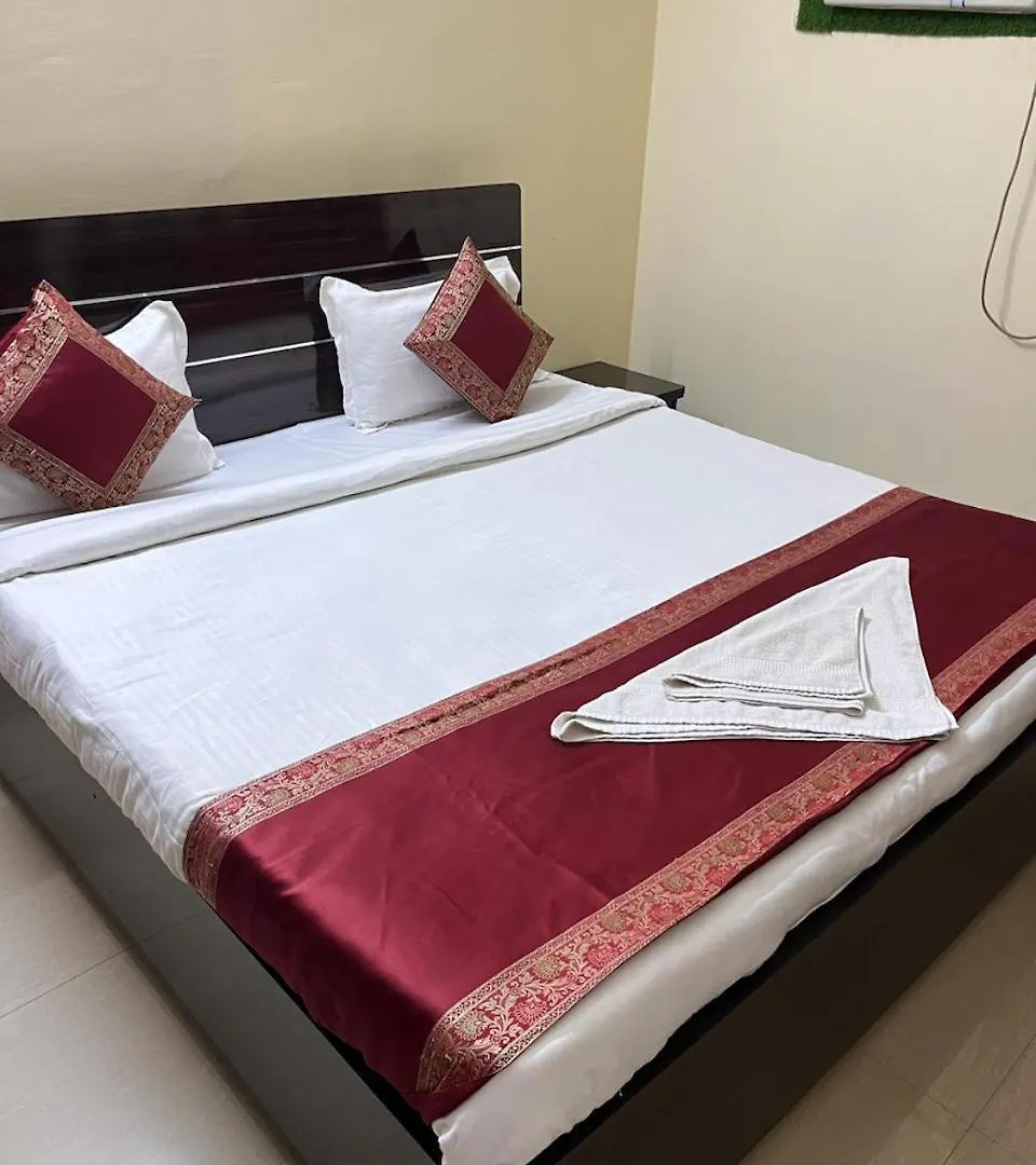 Celebration Apartment- Luxurious Living Accommodation For Families, Just To Temple And Ganga Ghat Varanasi