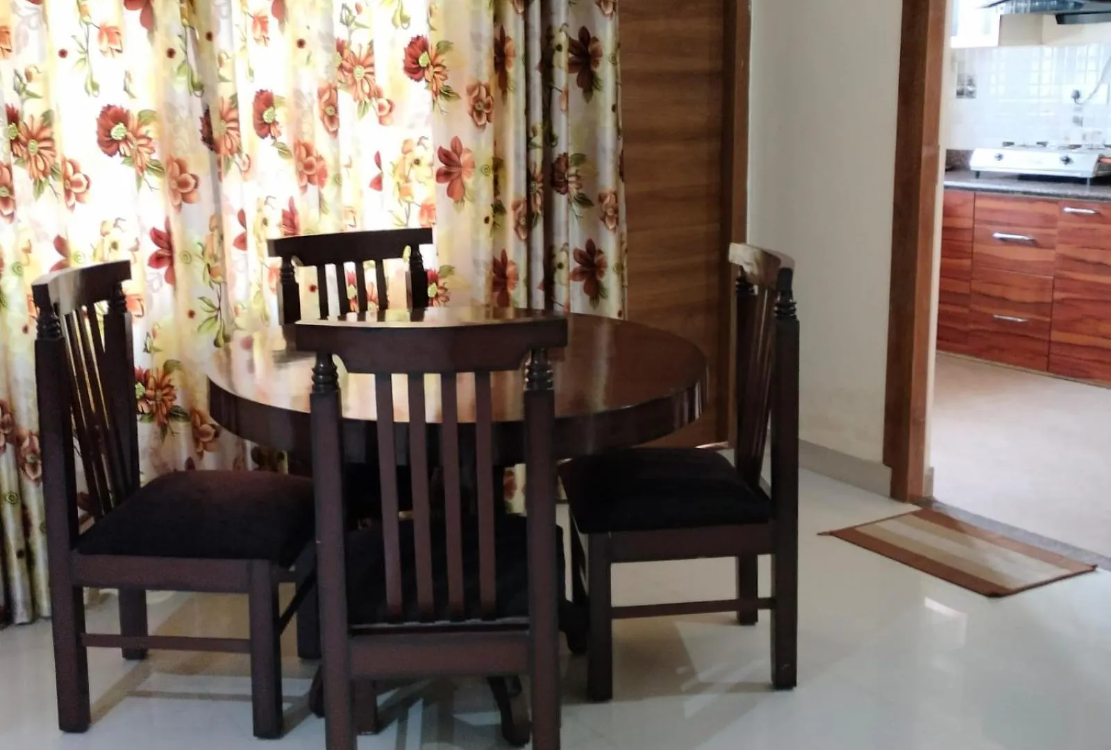 Celebration Apartment- Luxurious Living Accommodation For Families, Just To Temple And Ganga Ghat Varanasi India